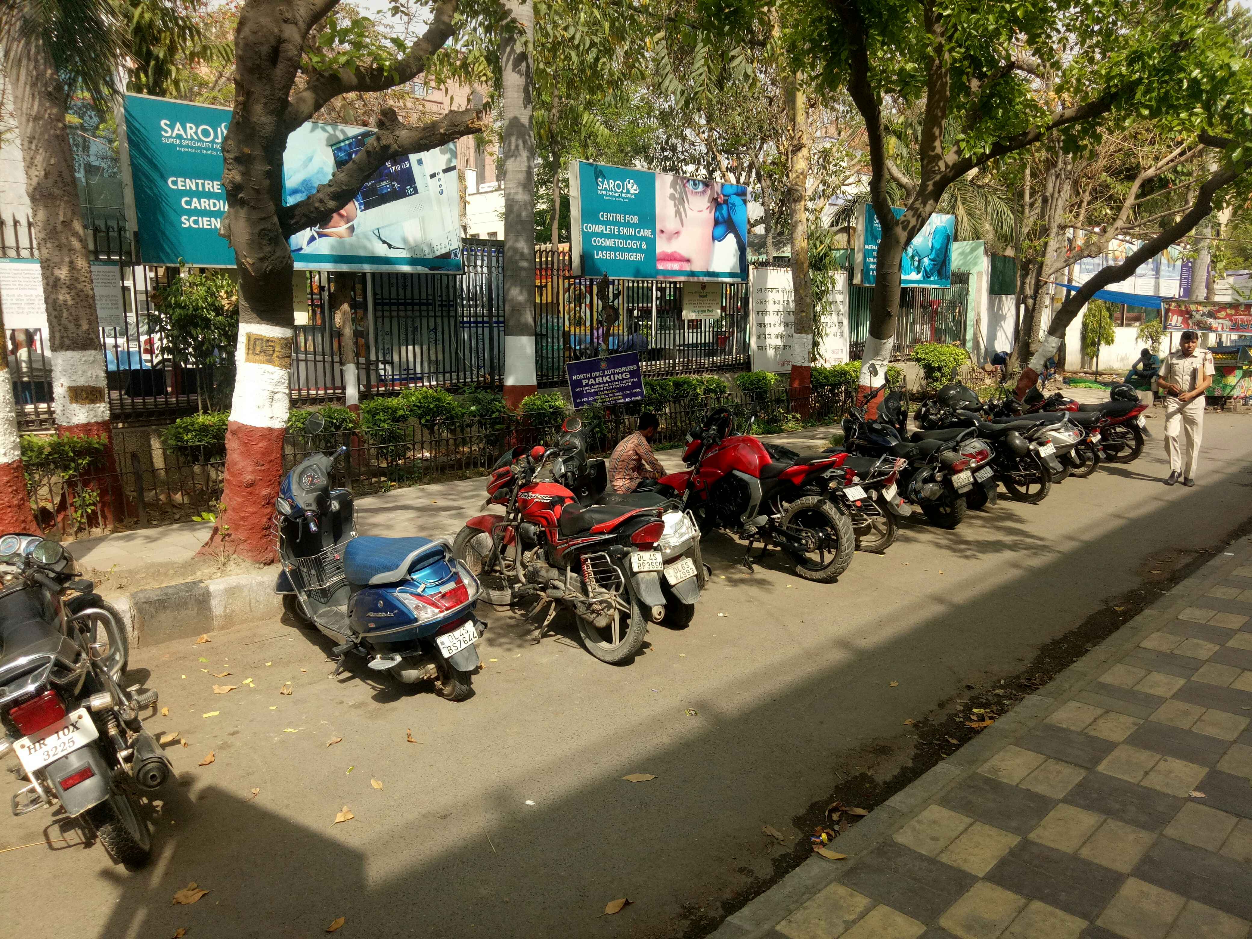 Saroj Hospital parking 3 In New Delhi
